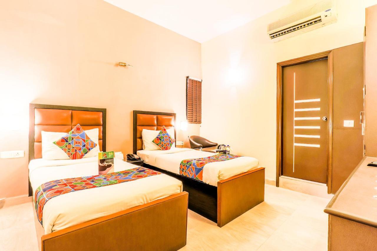 Fabhotel Conclave Boutique New Delhi Bagian luar foto