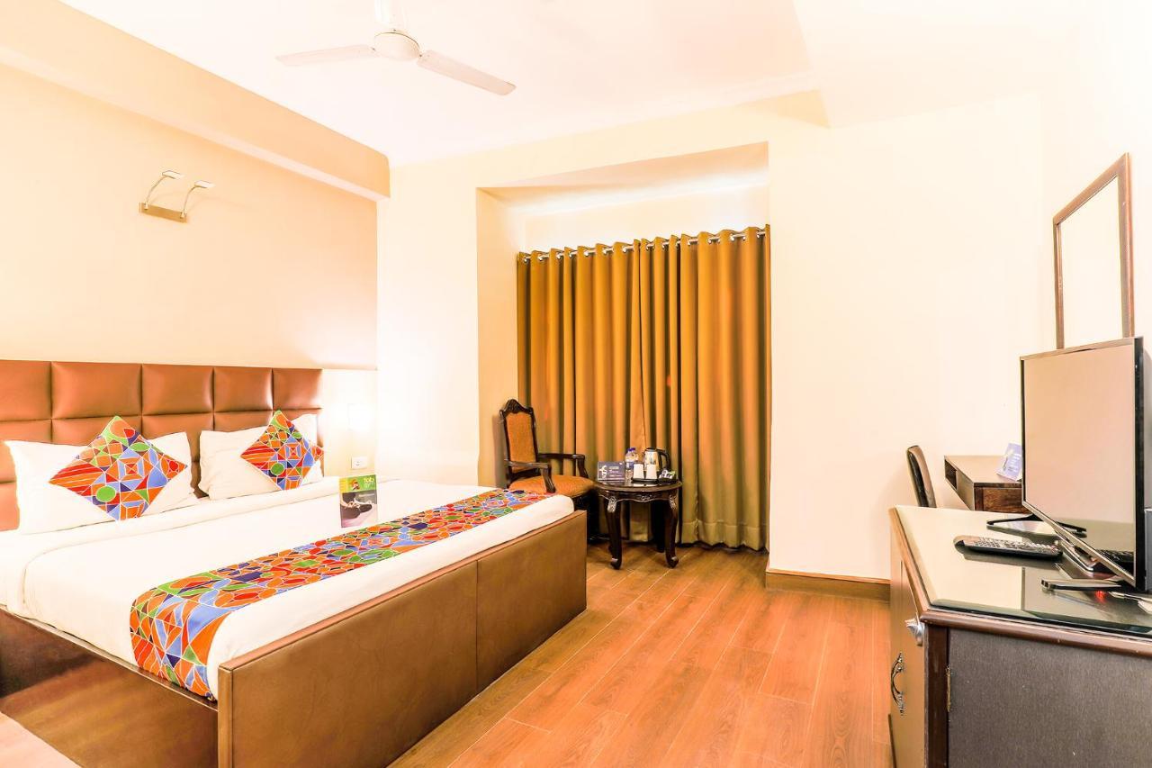 Fabhotel Conclave Boutique New Delhi Bagian luar foto