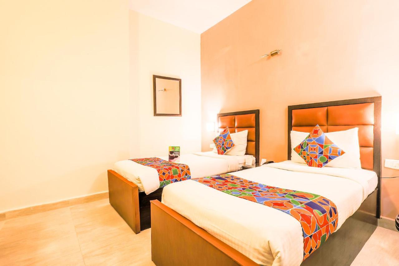 Fabhotel Conclave Boutique New Delhi Bagian luar foto
