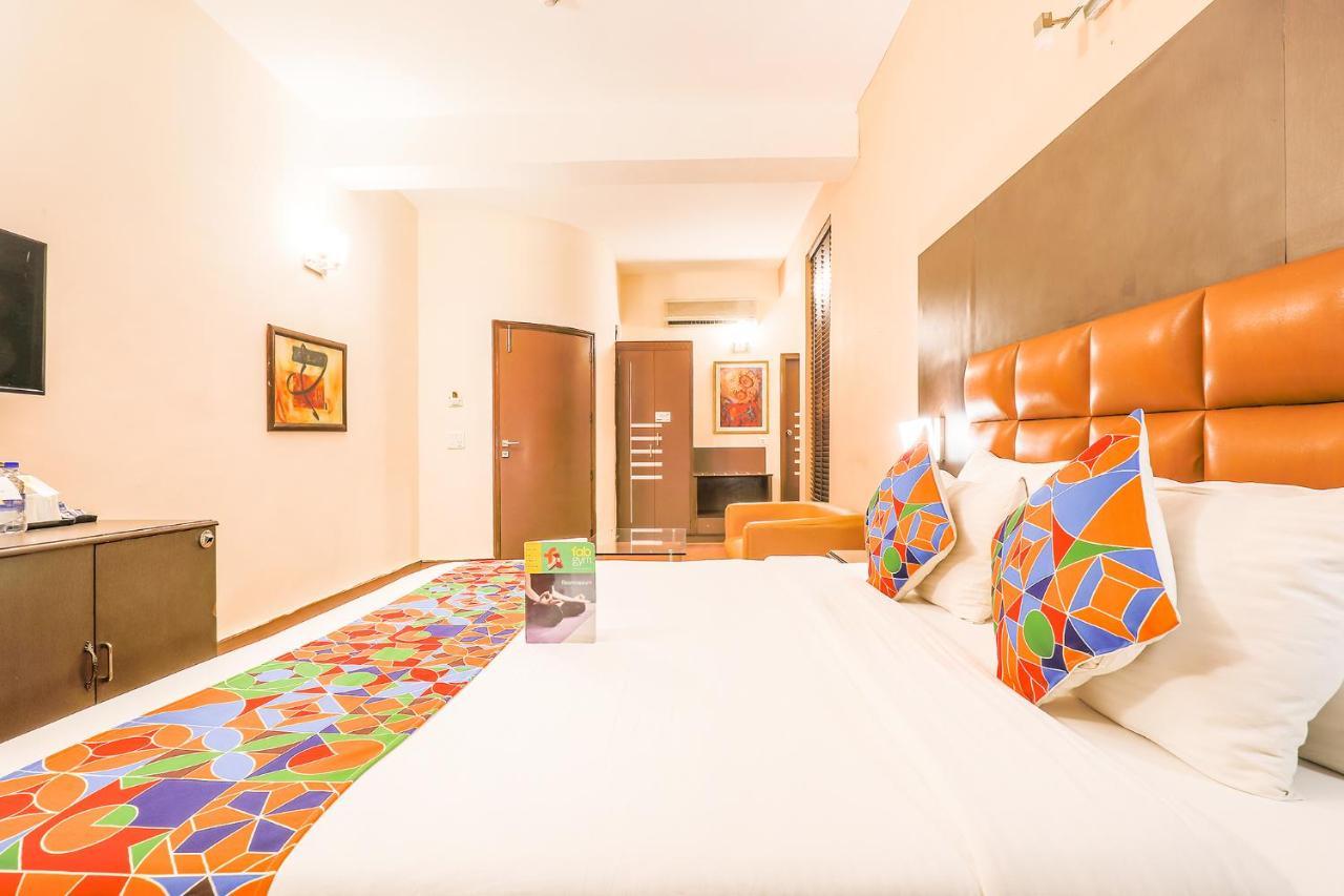 Fabhotel Conclave Boutique New Delhi Bagian luar foto