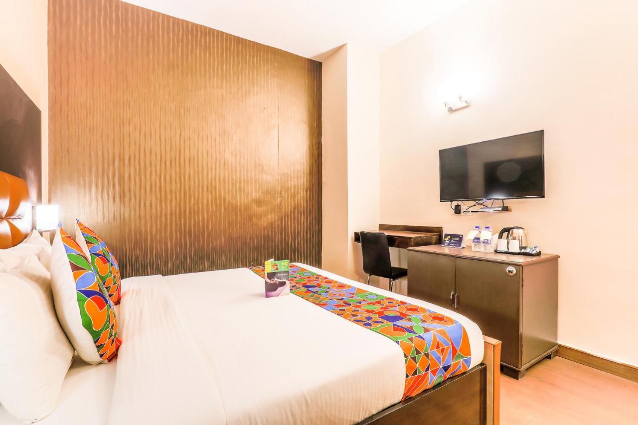 Fabhotel Conclave Boutique New Delhi Bagian luar foto